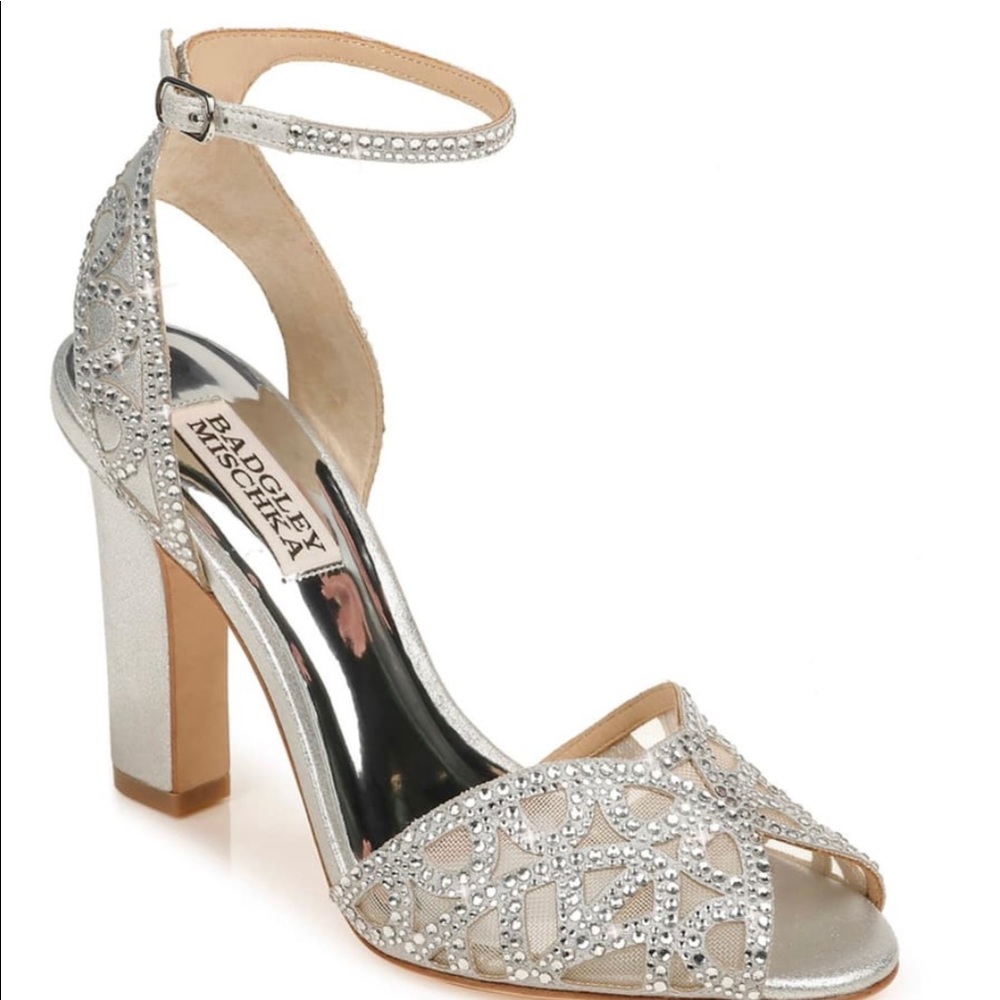 Badgley Mischka Crystal Embellished heel size 6.5